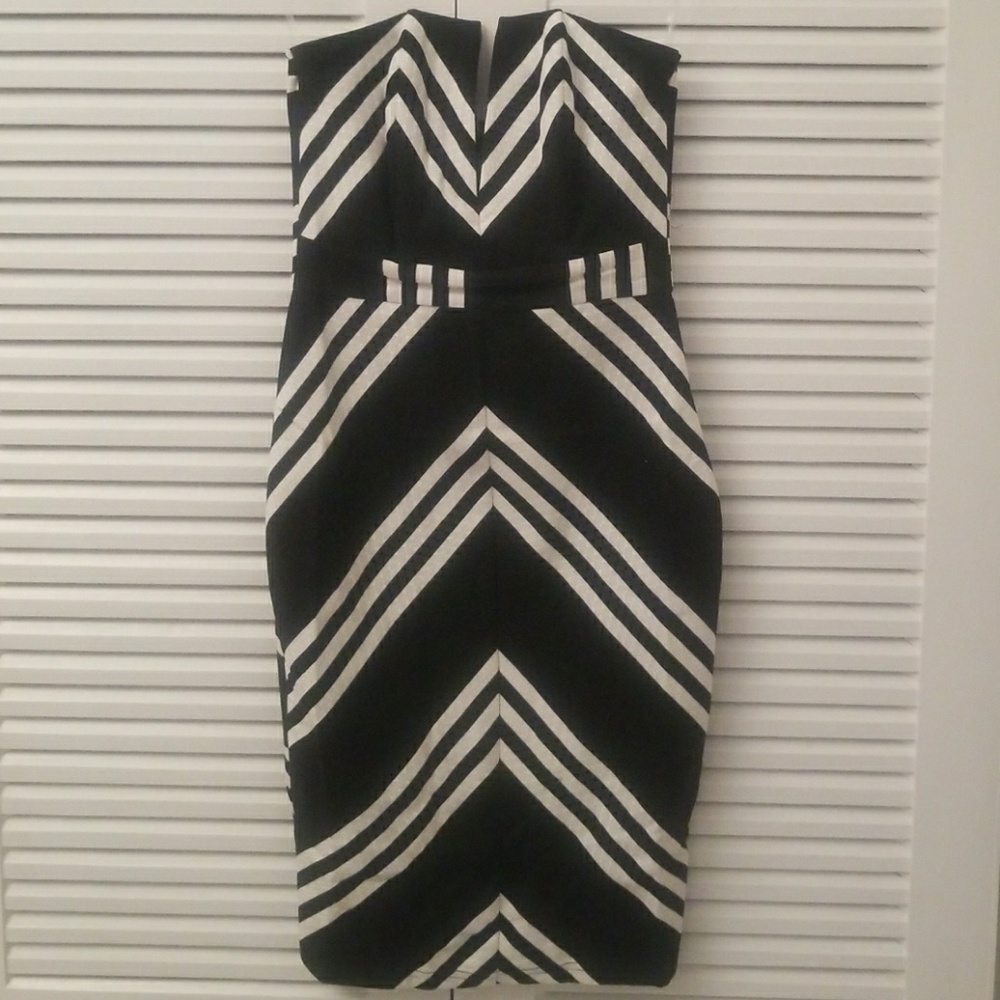 Strapless dress with deep v, boned necklinedress